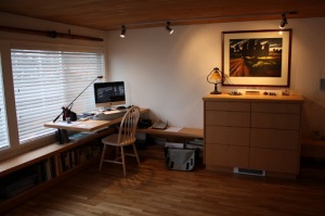 Built in fir desk in the bedroom.